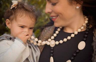 Mamichic - El primer collar antibacteriano de dentición en España